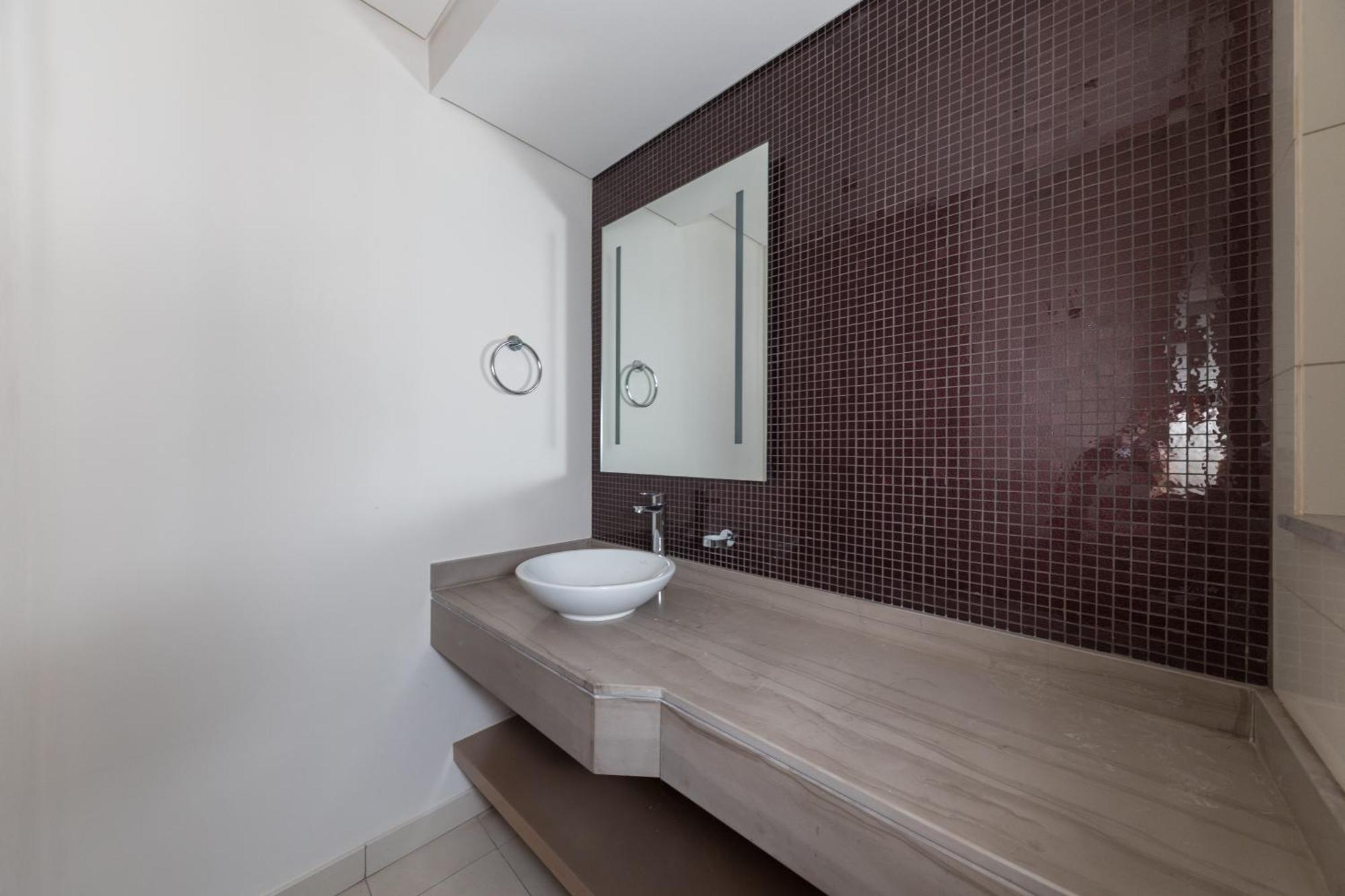 Cozy 1br With Balcony Great View, Damac Towers Apartment *
